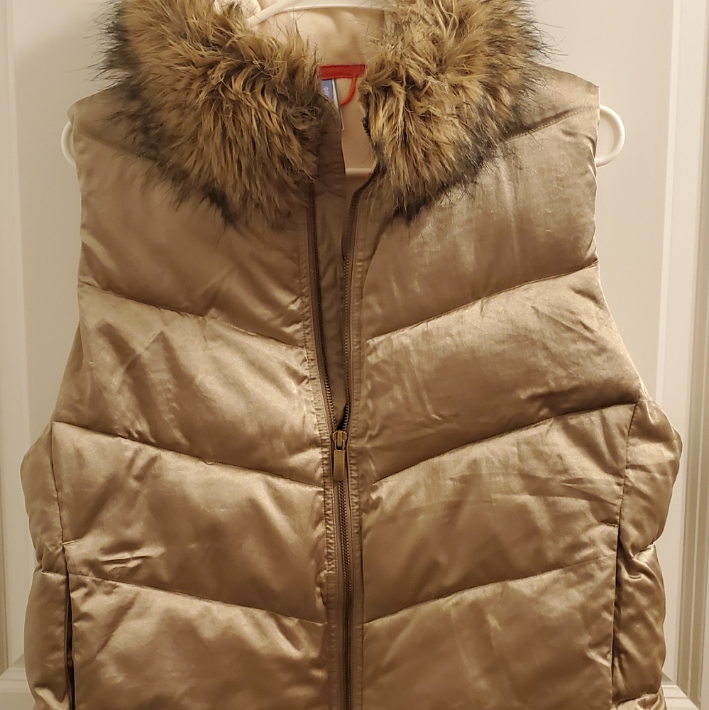 Gap sleeveless puffer vest